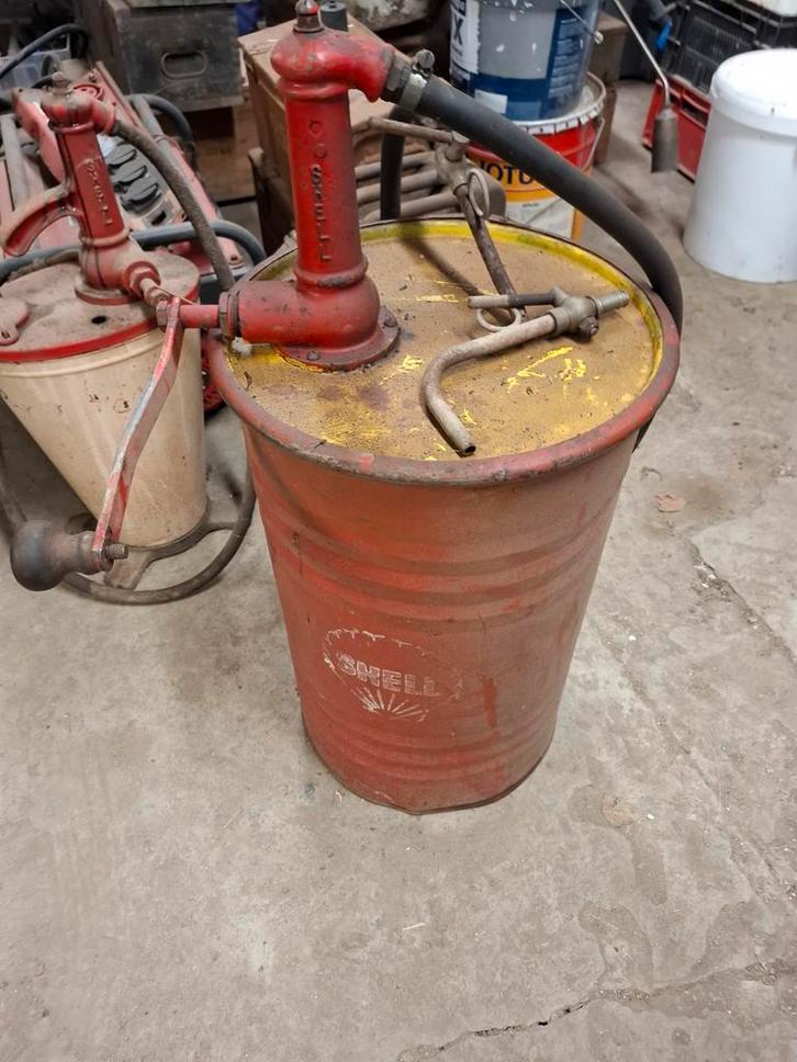 Antiek Shell Olievat met Handpomp, Antiek en Kunst, Antiek | Gereedschap en Instrumenten, Ophalen