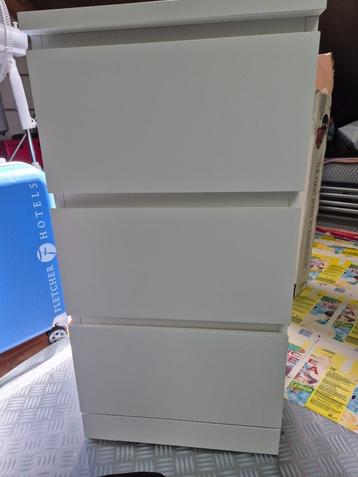 lade kast wit 3 lade beschikbaar voor biedingen