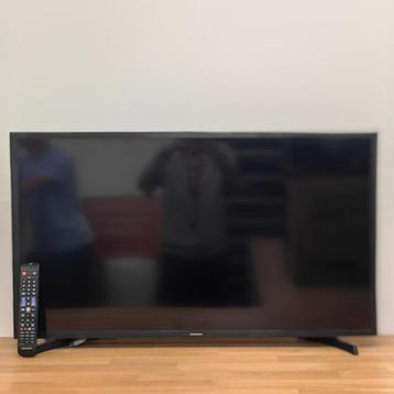 Samsung UE40J5200 Zwart 40 Inch Full HD - In Goede Staat beschikbaar voor biedingen