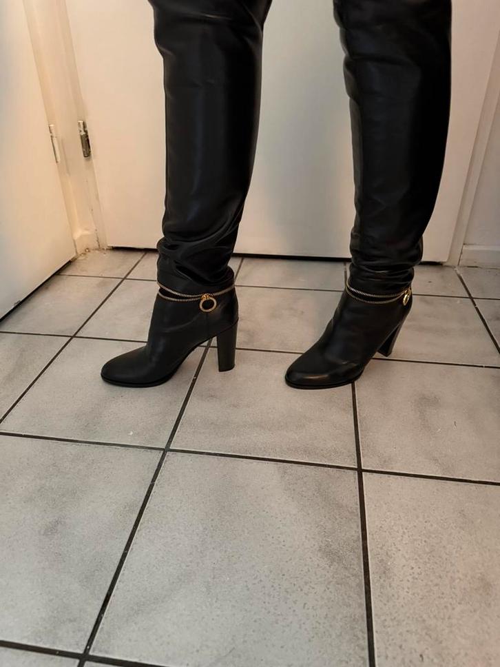 Sergio Rossi knielaarzen maat 38, Kleding | Dames, Schoenen, Zo goed als nieuw, Hoge laarzen, Zwart, Ophalen of Verzenden