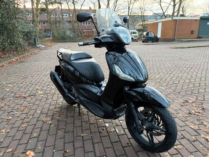 Piaggio Beverly 350, Fietsen en Brommers, Scooters | Piaggio, Zo goed als nieuw, Overige modellen, Benzine, Ophalen