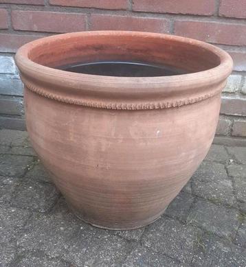 Terracotta bloempot, groot, hoogte 34 cm, doorsnede 37 cm. beschikbaar voor biedingen