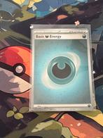 Pokémon kaart basic energy Dark cosmos holo #7, Hobby en Vrije tijd, Verzamelkaartspellen | Pokémon, Ophalen of Verzenden, Zo goed als nieuw