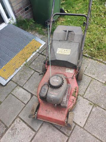 Oude benzinemaaier beschikbaar voor biedingen