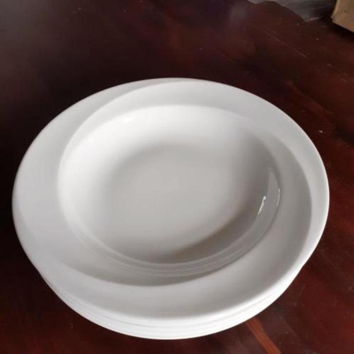 Wedgwood SOLAR Bone China  Diepe borden Ø 23 cm, Huis en Inrichting, Keuken | Servies, Gebruikt, Bord(en), Wedgwood, Porselein