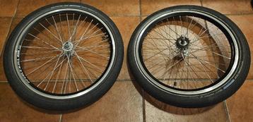 Fietsonderdelen - wielen, remmen en zadel beschikbaar voor biedingen