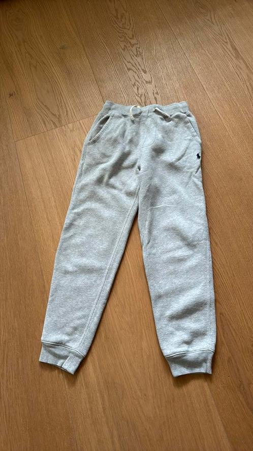 Grijze joggingbroek van polo ralph lauren 8/140, Kinderen en Baby's, Kinderkleding | Maat 140, Gebruikt, Jongen, Broek, Ophalen of Verzenden