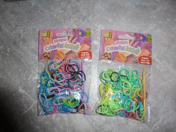 NIEUW 200 gekleurde loom bandjes 5 zakjes voor 10,00 beschikbaar voor biedingen