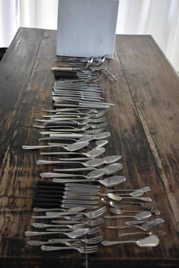 Partij bestek 70 stuks messen vorken lepels etc vintage beschikbaar voor biedingen