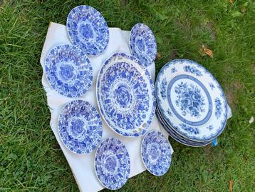 Te koop Delftsblauwe gebakset borden en Engels theeservies beschikbaar voor biedingen