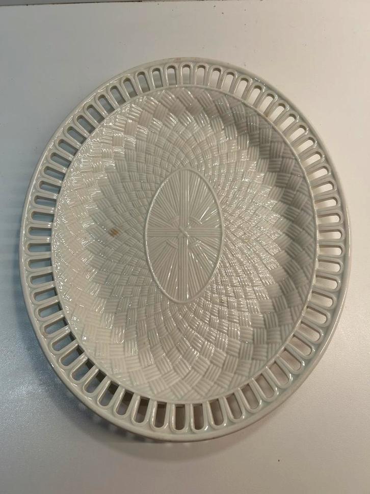 Opengewertkte schaal, wedgwood uit 1830. Vlechtmotief, Antiek en Kunst, Antiek | Keramiek en Aardewerk, Ophalen of Verzenden