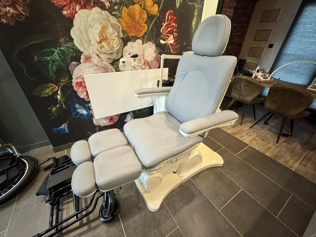 Behandelstoel / Pedicurestoel Olympia 4 motoren, Ophalen, Zo goed als nieuw, ., Olympia