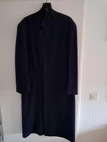 Lange Warme Winterjas beschikbaar voor biedingen