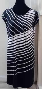 jurk,maat 42,Dresses,Yessica,zwart,wit,strepen,bodycon, Verzenden, Maat 42/44 (L), Zo goed als nieuw, Knielengte