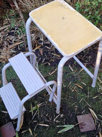 Vintage opklapbare opstapkruk + buisframe (brocante) beschikbaar voor biedingen
