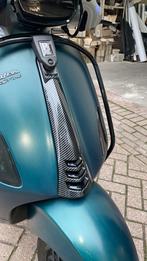 Carbon claxonneus vespa sprint, Ophalen of Verzenden