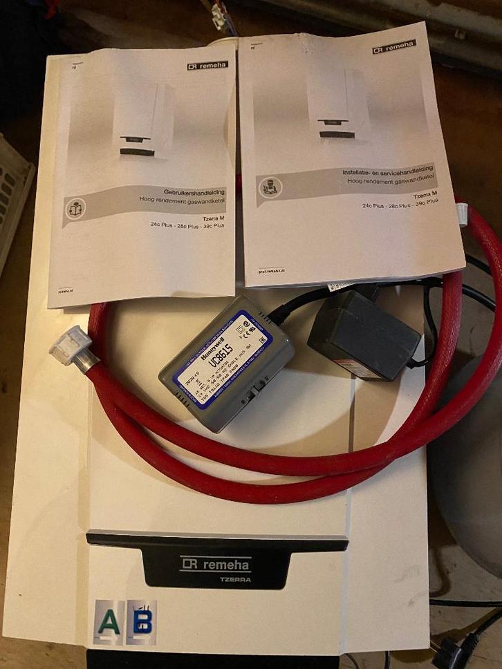 Remeha Tzerra CV ketel, Thermrad vloerverwarming verdeler, Doe-het-zelf en Verbouw, Verwarming en Radiatoren, Gebruikt, Cv-ketel of Combi-ketel