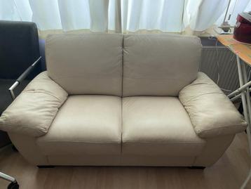 Licht creme kleurige ECHT leren bank beschikbaar voor biedingen