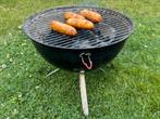 Tafel bbq met zakken kolen en briketten, Ophalen, Zo goed als nieuw