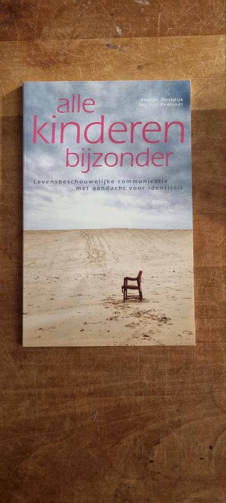 Alle Kinderen Bijzonder - Oostdijk & Van Remundt, Boeken, Psychologie, Zo goed als nieuw, Ontwikkelingspsychologie, Ophalen of Verzenden