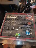 Oldtimer emblemen fiat opel volvo mazda mini ford enz, Auto diversen, Ophalen of Verzenden