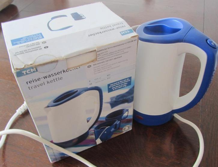 Tchibo (TCM) Reiswaterkoker met 2 bekers, Witgoed en Apparatuur, Waterkokers, Zo goed als nieuw, Minder dan 1 liter, Ophalen of Verzenden