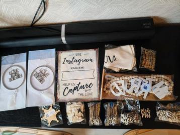 Pakketje bruiloft accessoires  beschikbaar voor biedingen