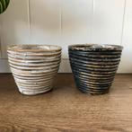 Twee rieten bloempotten, Kunststof, Gebruikt, Rond, Binnen