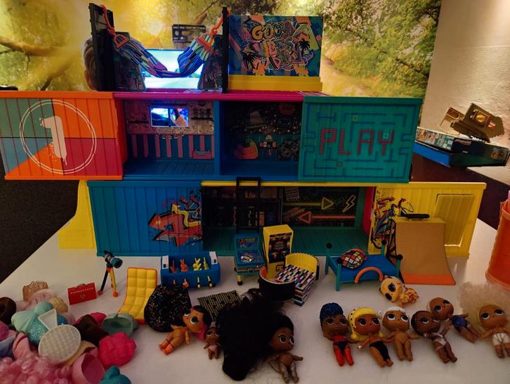 L.O.L. Speelhuis met veel accessoires!, Kinderen en Baby's, Speelgoed | Overig, Zo goed als nieuw, Meisje, Ophalen of Verzenden