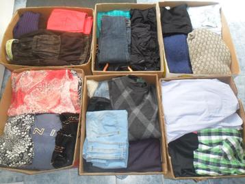 12 volle dozen met dames kleding diverse maten beschikbaar voor biedingen