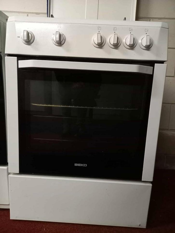Zeer nette Beko gasfornuis € 125,-, Witgoed en Apparatuur, Fornuizen, Zo goed als nieuw, Vrijstaand, Gas, 4 kookzones, 85 tot 90 cm