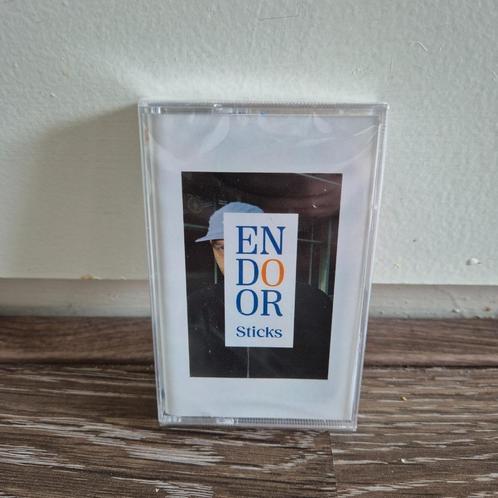 Sticks - En Door - Limited White Cassette, Cd's en Dvd's, Cd's | Hiphop en Rap, Nieuw in verpakking, 2000 tot heden, Ophalen of Verzenden