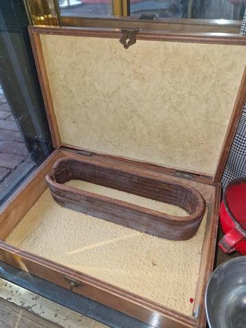 antick barber Vintage Houten Doos met Inhoud beschikbaar voor biedingen