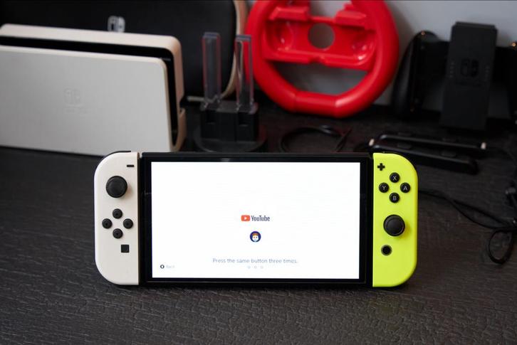 Nintendo swith met accessoires en 1 spel, Spelcomputers en Games, Spelcomputers | Nintendo Switch, Zo goed als nieuw, Switch Original