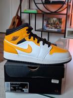 Nike Air Jordan 1 Mid University Gold Yellow Black Maat 38.5, Wit, Nike, Nieuw, Ophalen of Verzenden