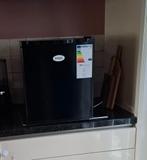 Mini diepvriezer vrijstaand zwart 33L, Witgoed en Apparatuur, Ovens, Minder dan 45 cm, Zo goed als nieuw, Vrijstaand, Ophalen