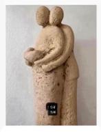 Brocante stenen beeld man vrouw kind “by Wendela” 31 cm, Ophalen of Verzenden