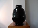 Art Deco grote Doyen Vaas, zwart opaline glas, bolvorm