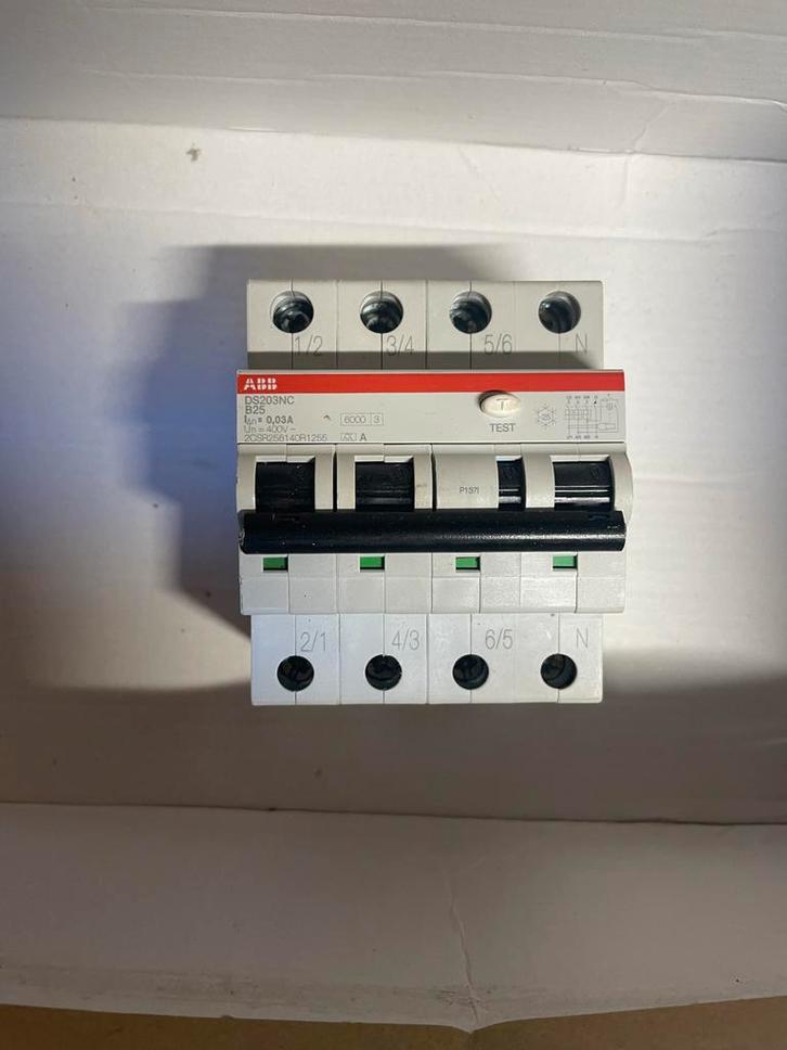 Hager ABB Eaton Aardlekautomaat, Doe-het-zelf en Verbouw, Elektra en Kabels, Gebruikt, Schakelaar, Ophalen of Verzenden