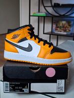 Nike Air Jordan 1 Mid "Taxi" Maat 37.5, Nike, Nieuw, Oranje, Ophalen of Verzenden