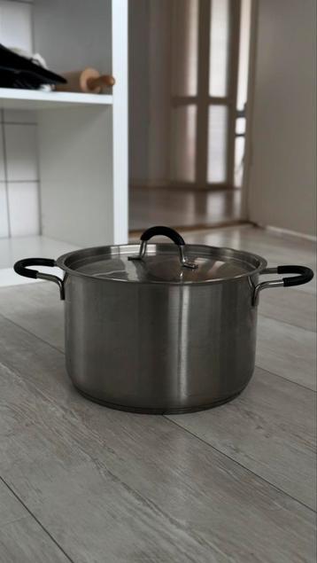 Twee potten beschikbaar voor biedingen