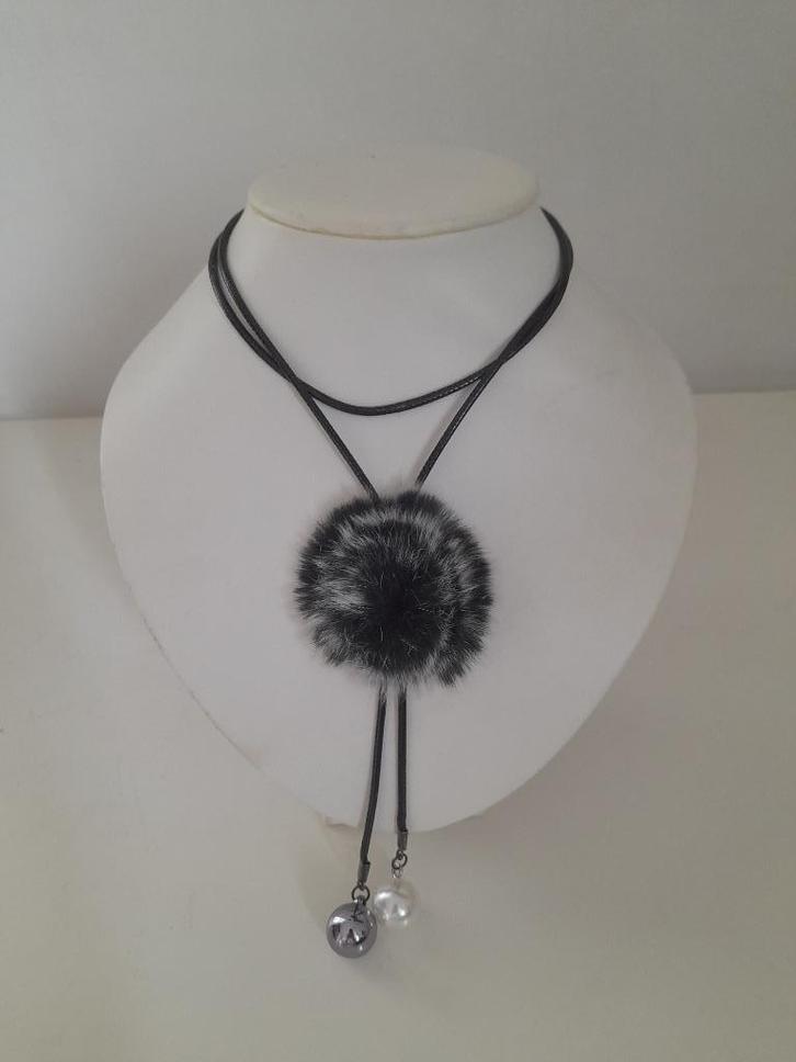 Leren ketting met (namaak) parels en ploefje 70 cm, Sieraden, Tassen en Uiterlijk, Kettingen, Nieuw, Kunststof, Zwart, Met edelsteen