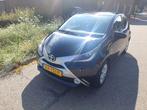 Toyota Aygo 1.0 Vvt-i 69pk 5D 2018 Zwart, Auto's, Voorwielaandrijving, Zwart, 4 stoelen, Zwart