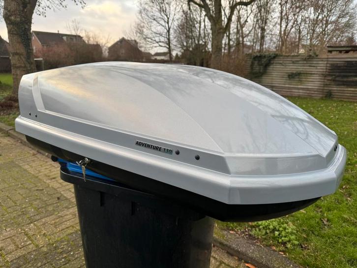 Neumann adventure 130 dakkoffer 300ltr met montagebeugels, Auto diversen, Dakkoffers, Zo goed als nieuw, Ophalen