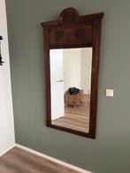 Antieke houten spiegel met sierlijke details, Antiek en Kunst, Ophalen, Rechthoekig, 50 tot 100 cm, 100 tot 150 cm