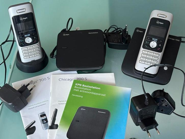 Handset 2 DECT telefoons KPN Chicago 700S + basisstation, Telecommunicatie, Vaste telefoons | Handsets en Draadloos, Gebruikt