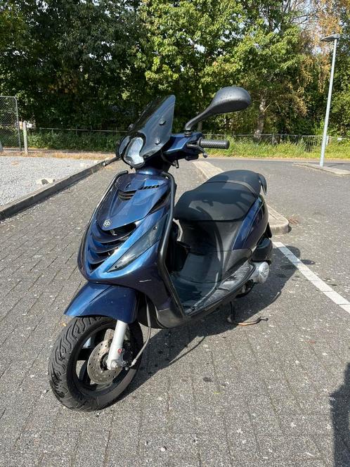 Piaggio zip euro 4, Fietsen en Brommers, Scooters | Piaggio, Zo goed als nieuw, Zip, Maximaal 45 km/u, Benzine, Ophalen