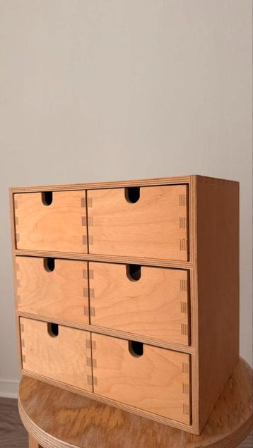 Houten ladekastje met 6 lades, voor kleine spullen beschikbaar voor biedingen