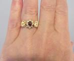 Elegante strikring geelgoud met Granaat en witte Topazen, Verzenden, Goud, Ring, Met edelsteen