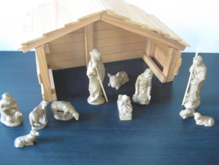 Kerstgroep 11-delig met stal + 46 waxinelichtjes + streng, Diversen, Kerst, Zo goed als nieuw, Ophalen of Verzenden